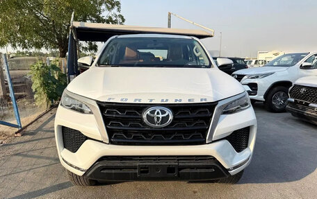Toyota Fortuner II, 2026 год, 4 800 800 рублей, 2 фотография