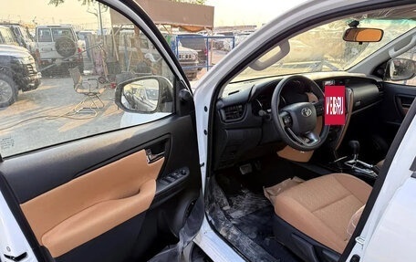 Toyota Fortuner II, 2026 год, 4 800 800 рублей, 6 фотография