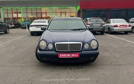 Mercedes-Benz E-Класс, 1999 год, 270 000 рублей, 1 фотография