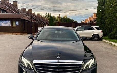 Mercedes-Benz E-Класс, 2019 год, 3 750 000 рублей, 2 фотография