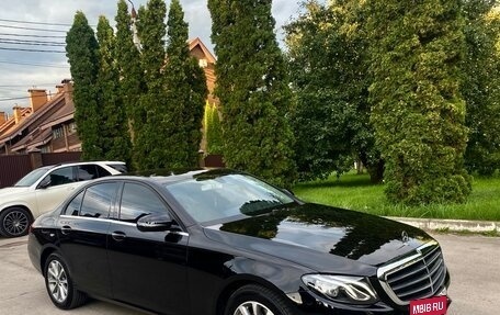 Mercedes-Benz E-Класс, 2019 год, 3 750 000 рублей, 4 фотография