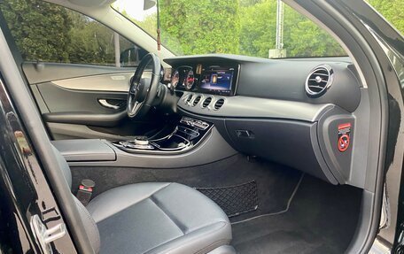 Mercedes-Benz E-Класс, 2019 год, 3 750 000 рублей, 18 фотография