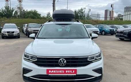 Volkswagen Tiguan II, 2021 год, 3 200 000 рублей, 2 фотография