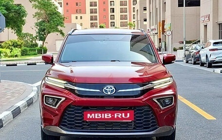 Toyota Urban Cruiser, 2026 год, 2 450 800 рублей, 2 фотография