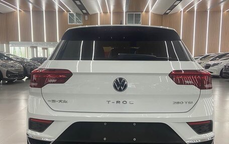 Volkswagen T-Roc I, 2022 год, 1 275 000 рублей, 2 фотография