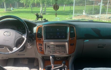 Toyota Land Cruiser 100 рестайлинг 2, 2004 год, 1 650 000 рублей, 6 фотография
