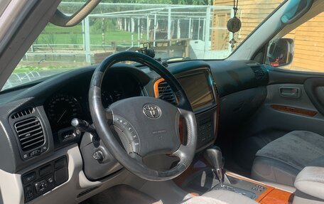 Toyota Land Cruiser 100 рестайлинг 2, 2004 год, 1 650 000 рублей, 8 фотография