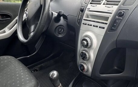 Toyota Yaris III рестайлинг, 2008 год, 615 000 рублей, 7 фотография