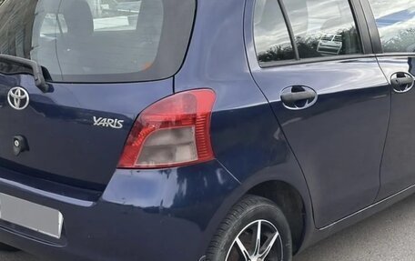 Toyota Yaris III рестайлинг, 2008 год, 615 000 рублей, 2 фотография