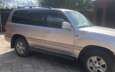 Toyota Land Cruiser 100 рестайлинг 2, 2004 год, 1 650 000 рублей, 11 фотография