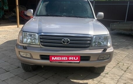 Toyota Land Cruiser 100 рестайлинг 2, 2004 год, 1 650 000 рублей, 10 фотография