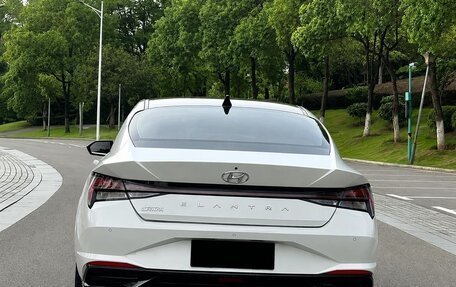 Hyundai Elantra, 2022 год, 1 350 000 рублей, 5 фотография