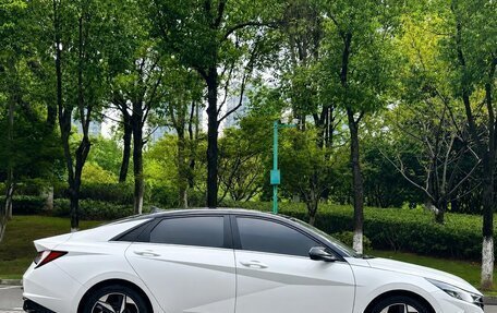 Hyundai Elantra, 2022 год, 1 350 000 рублей, 8 фотография