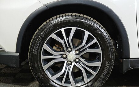 Mitsubishi Outlander III рестайлинг 3, 2015 год, 1 555 000 рублей, 9 фотография