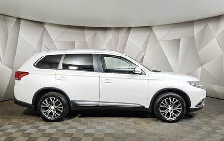 Mitsubishi Outlander III рестайлинг 3, 2015 год, 1 555 000 рублей, 6 фотография