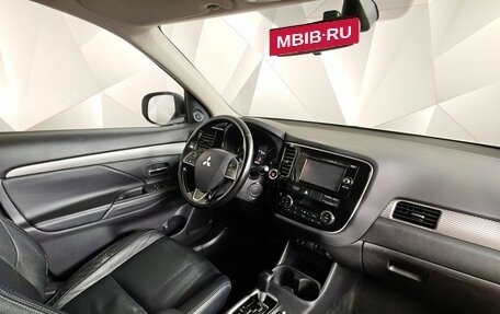 Mitsubishi Outlander III рестайлинг 3, 2015 год, 1 555 000 рублей, 13 фотография