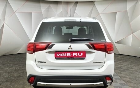 Mitsubishi Outlander III рестайлинг 3, 2015 год, 1 555 000 рублей, 8 фотография