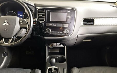 Mitsubishi Outlander III рестайлинг 3, 2015 год, 1 555 000 рублей, 15 фотография