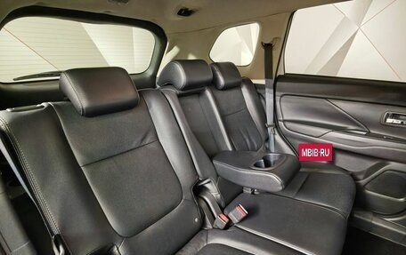 Mitsubishi Outlander III рестайлинг 3, 2015 год, 1 555 000 рублей, 17 фотография