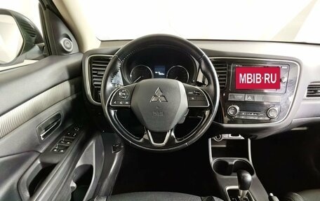 Mitsubishi Outlander III рестайлинг 3, 2015 год, 1 555 000 рублей, 20 фотография