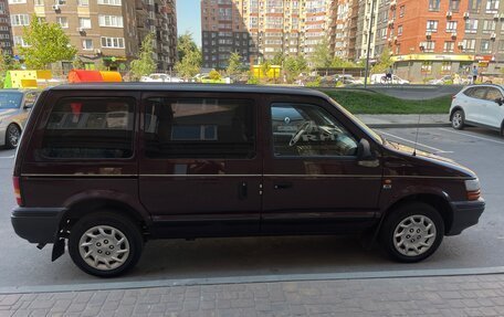 Chrysler Voyager II, 1995 год, 450 000 рублей, 2 фотография
