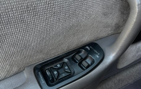 Chrysler Voyager II, 1995 год, 450 000 рублей, 12 фотография