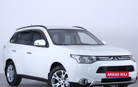 Mitsubishi Outlander III рестайлинг 3, 2013 год, 1 459 000 рублей, 2 фотография