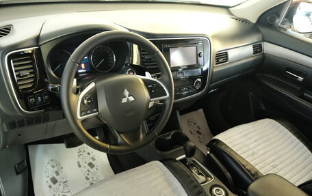 Mitsubishi Outlander III рестайлинг 3, 2013 год, 1 459 000 рублей, 10 фотография