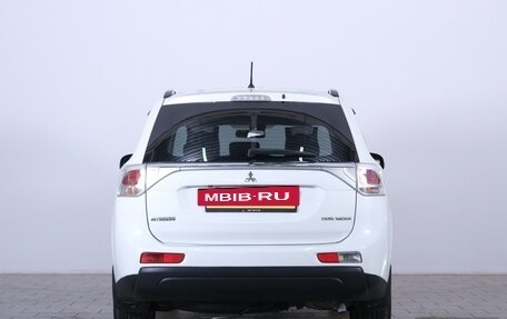 Mitsubishi Outlander III рестайлинг 3, 2013 год, 1 459 000 рублей, 6 фотография