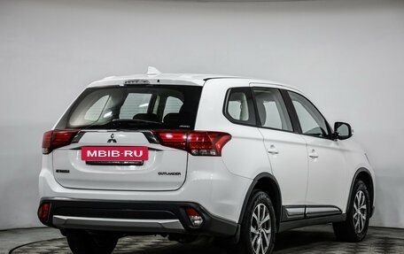 Mitsubishi Outlander III рестайлинг 3, 2017 год, 1 799 000 рублей, 5 фотография