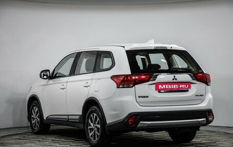 Mitsubishi Outlander III рестайлинг 3, 2017 год, 1 799 000 рублей, 7 фотография