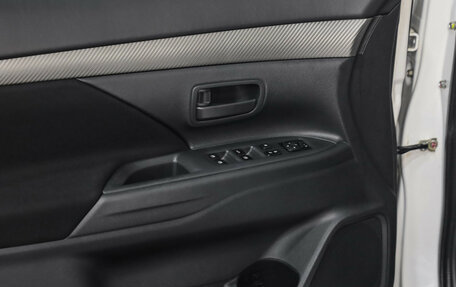 Mitsubishi Outlander III рестайлинг 3, 2017 год, 1 799 000 рублей, 19 фотография
