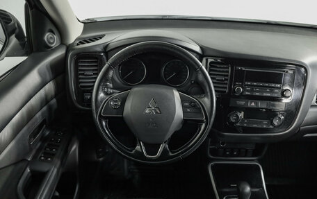 Mitsubishi Outlander III рестайлинг 3, 2017 год, 1 799 000 рублей, 11 фотография