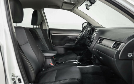 Mitsubishi Outlander III рестайлинг 3, 2017 год, 1 799 000 рублей, 20 фотография