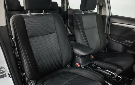Mitsubishi Outlander III рестайлинг 3, 2017 год, 1 799 000 рублей, 21 фотография