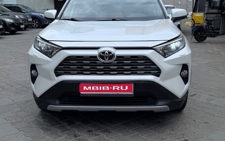 Toyota RAV4, 2021 год, 2 490 000 рублей, 1 фотография