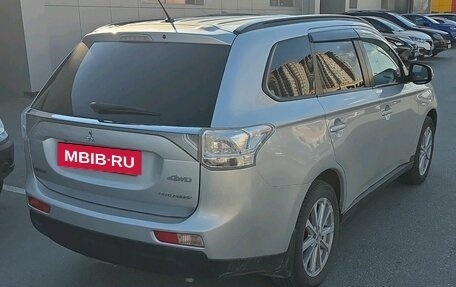 Mitsubishi Outlander III рестайлинг 3, 2013 год, 1 096 000 рублей, 4 фотография