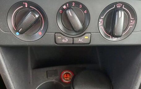 Volkswagen Polo VI (EU Market), 2012 год, 800 000 рублей, 11 фотография