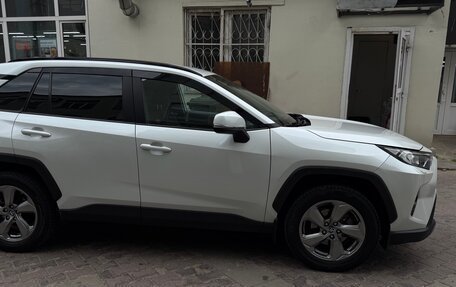 Toyota RAV4, 2021 год, 2 490 000 рублей, 4 фотография