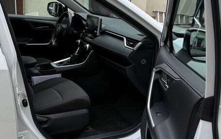 Toyota RAV4, 2021 год, 2 490 000 рублей, 5 фотография