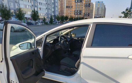 Ford Fiesta, 2018 год, 800 000 рублей, 3 фотография