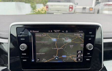 Volkswagen T-Roc I, 2022 год, 2 692 000 рублей, 21 фотография