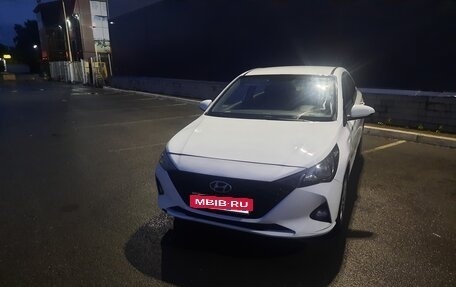 Hyundai Solaris II рестайлинг, 2021 год, 1 200 000 рублей, 5 фотография