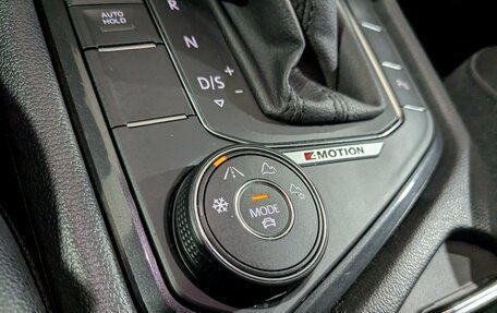 Volkswagen Tiguan II, 2018 год, 3 050 000 рублей, 19 фотография