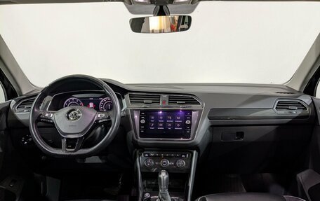Volkswagen Tiguan II, 2018 год, 3 050 000 рублей, 26 фотография