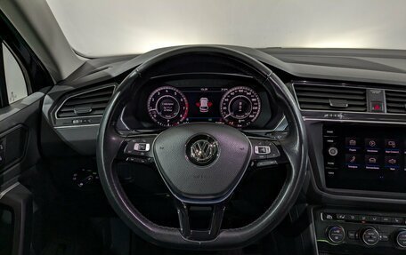 Volkswagen Tiguan II, 2018 год, 3 050 000 рублей, 28 фотография