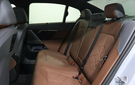 BMW 5 серия, 2025 год, 8 290 000 рублей, 10 фотография