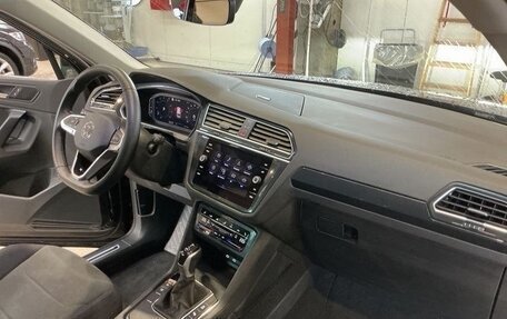 Volkswagen Tiguan II, 2023 год, 2 850 000 рублей, 2 фотография