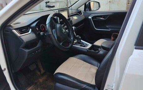 Toyota RAV4, 2021 год, 3 600 000 рублей, 7 фотография