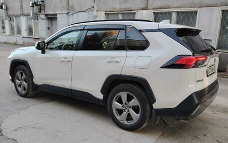 Toyota RAV4, 2021 год, 3 600 000 рублей, 5 фотография